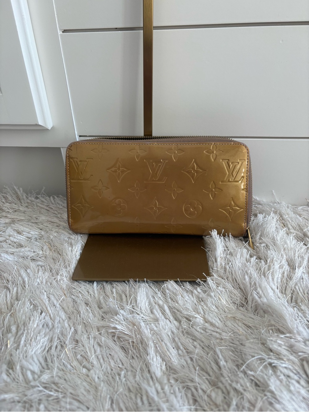 Louis Vuitton Metallic Gold Vernis Monogram Zip Wallet - Picture 2 of 9